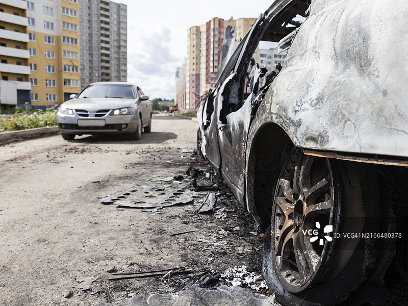 道路车辆残骸事故或纵火焚烧图片素材