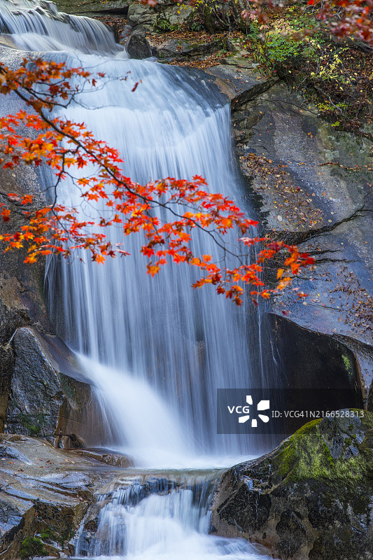 江原道麟蹄郡芳洞溪谷秋色图片素材