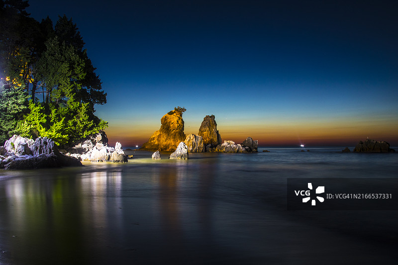 楚岩，黎明，兄弟岩，三陟市，江原道图片素材