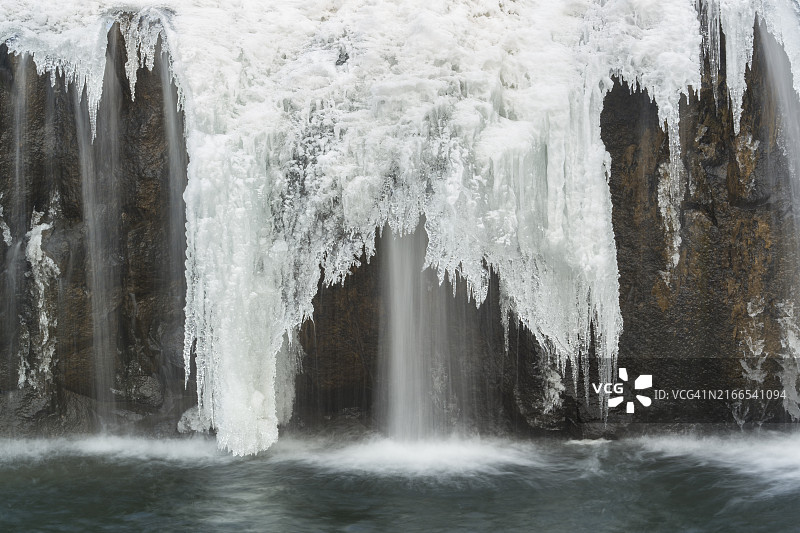 江原道铁原郡稷塘瀑布冬季景色图片素材