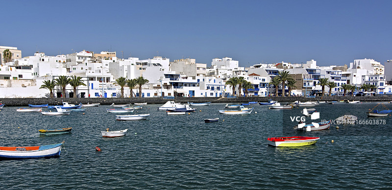 卡门港最古老和最著名的度假胜地位于加那利群岛兰萨罗特岛的东南部。20世纪60年代，这个昔日的渔村被称为拉蒂诺萨图片素材