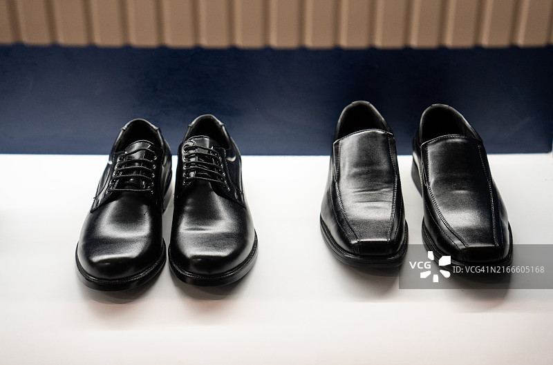 黑色皮鞋展示图片素材