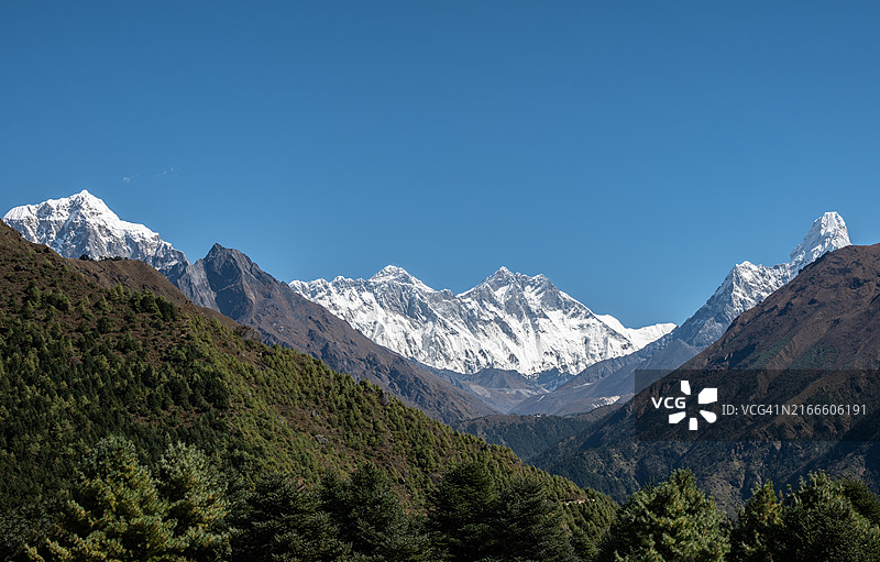 从尼泊尔南池巴扎 Sherpa 博物馆看到的群山美景图片素材