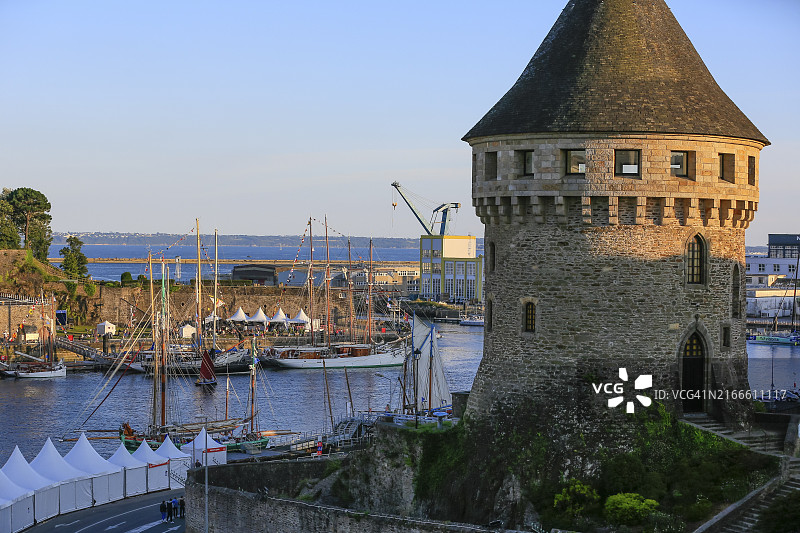 唐吉塔，位于彭菲尔德河口，面向布雷斯特海湾，帆船，在2024年海事节期间，法国布雷斯特图片素材