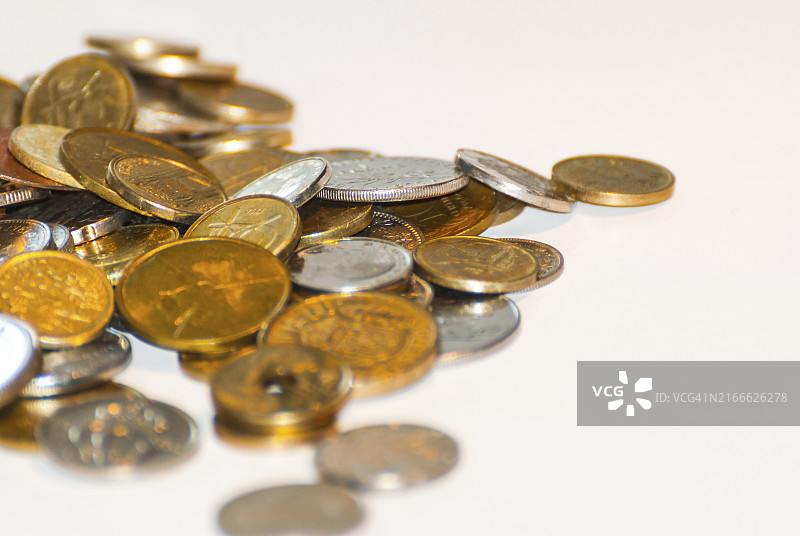 白色背景上的硬币图片素材