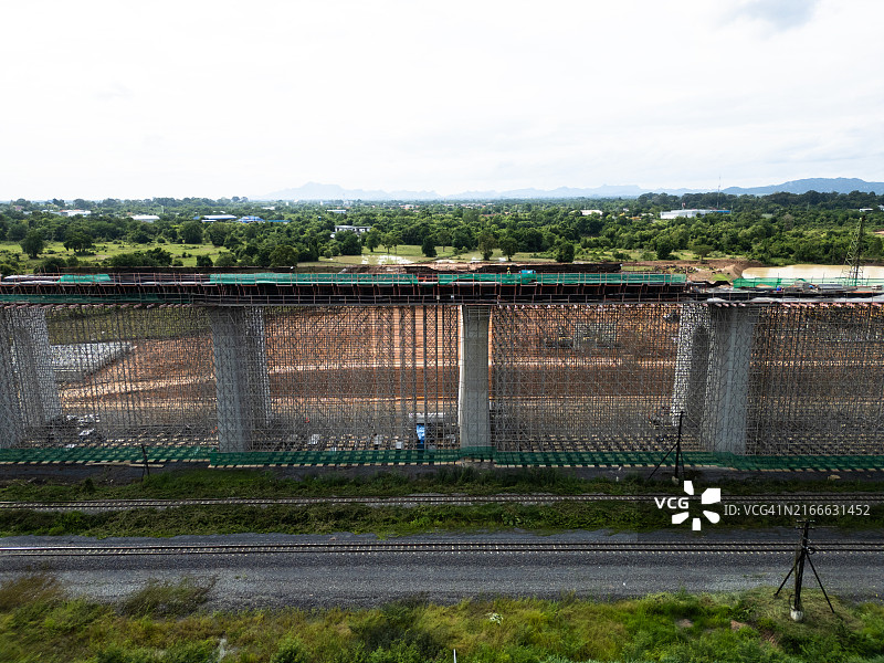 乡村公路桥梁施工与防护网图片素材