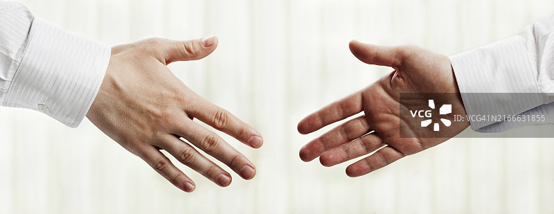 商务人士握手问候或会面图片素材