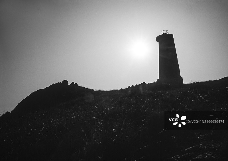 委内瑞拉洛斯罗克斯国家公园格兰罗克岛上废弃的旧灯塔图片素材