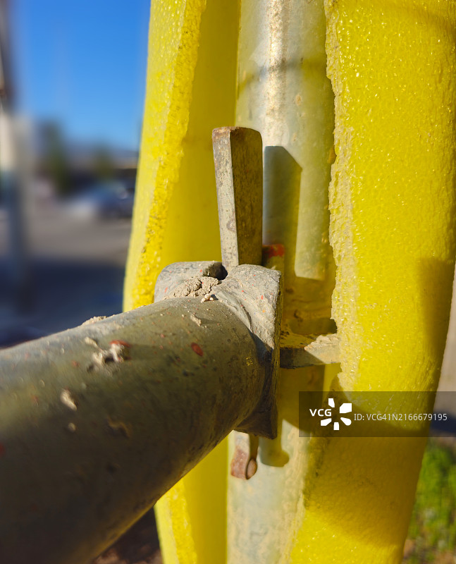 黄色泡沫保护的脚手架图片素材