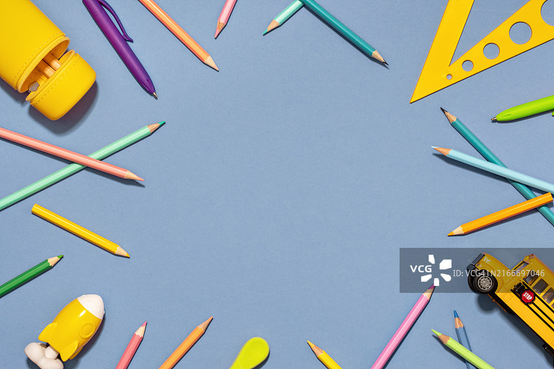 火箭蓝色边框彩色铅笔，开学季素材图片素材