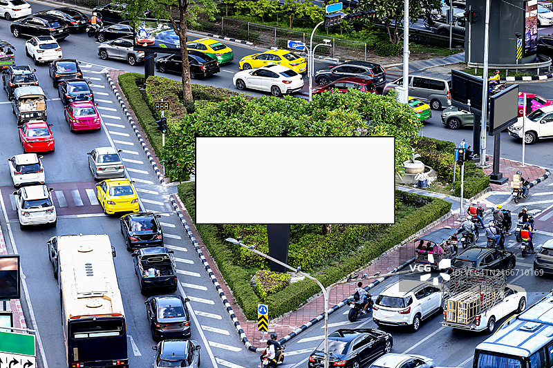 人行道上的空白广告横幅媒体展示牌图片素材