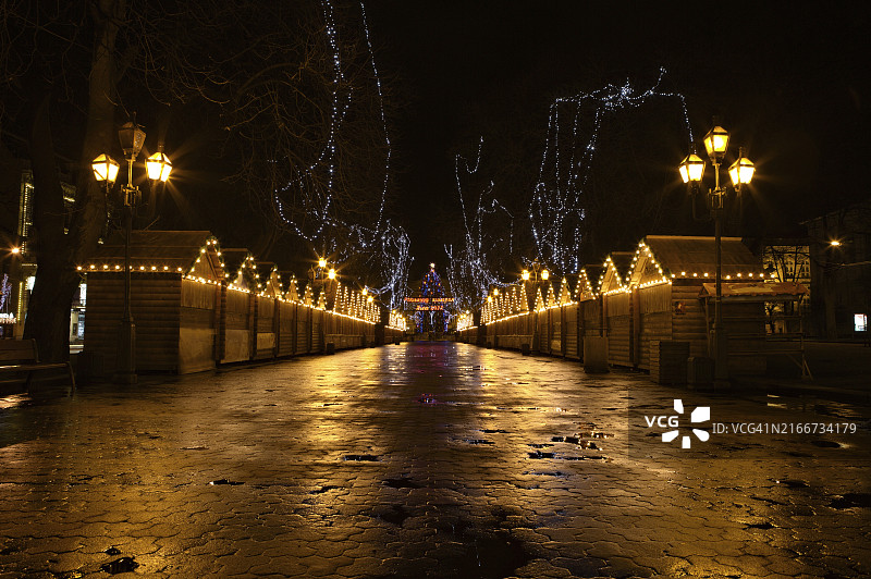 夜晚的古老欧洲城市，乌克兰利沃夫图片素材