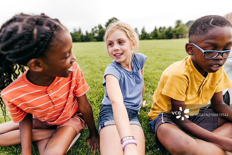自然课堂：孩子们在游戏中学习图片素材