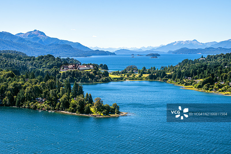 阿根廷巴里洛切，内格罗河，Llao Llao酒店、莫雷诺湖和纳韦尔瓦皮湖航拍图片素材