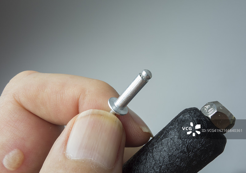 带铆钉的抽芯铆钉枪图片素材