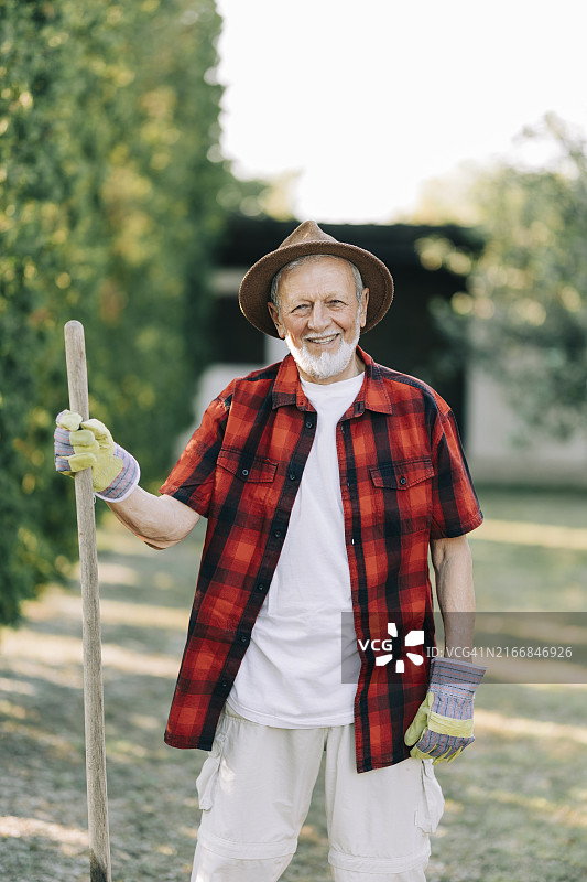 年长的农民肖像图片素材
