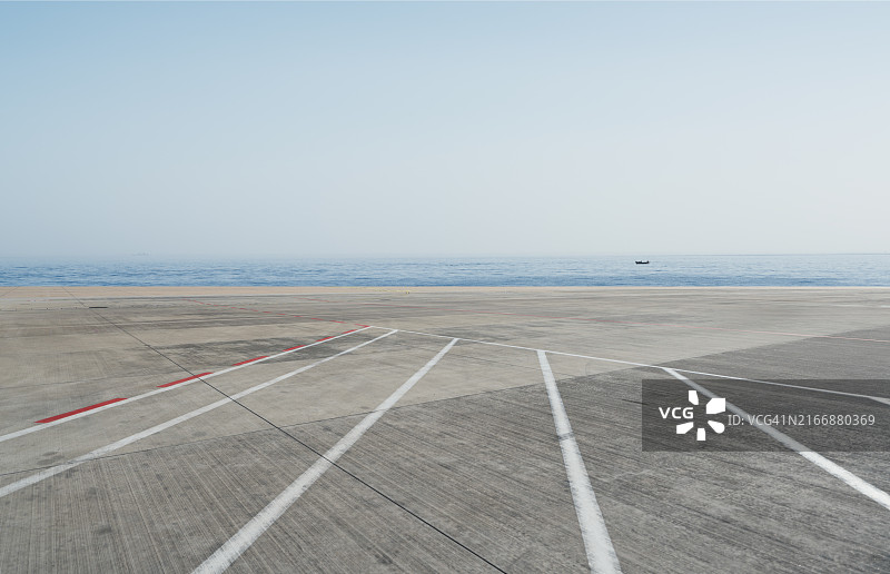 海边的空旷道路图片素材