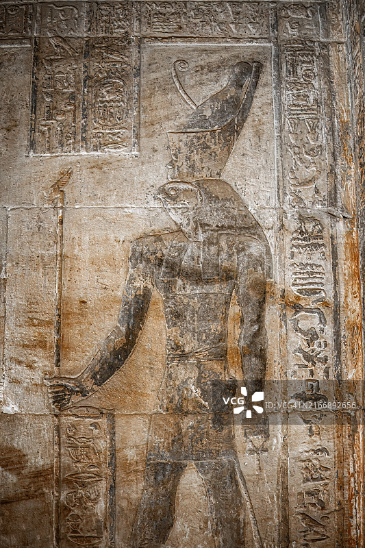 埃及代尼德拉神庙荷鲁斯神精美墙壁雕刻图片素材