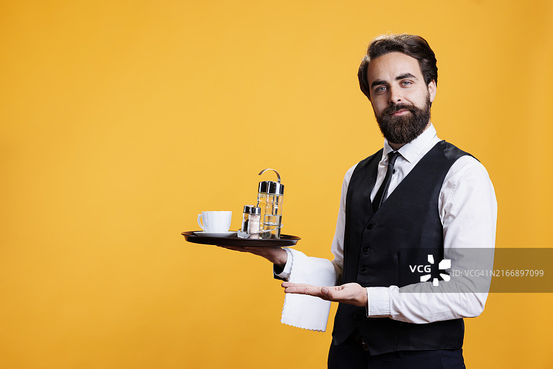 服务员展示广告图片素材