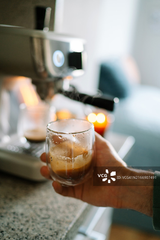 在家咖啡馆制作咖啡图片图片素材