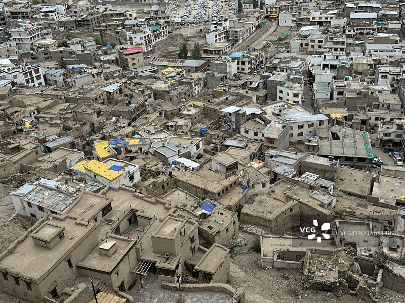 城市中废弃建筑的俯视照片图片素材