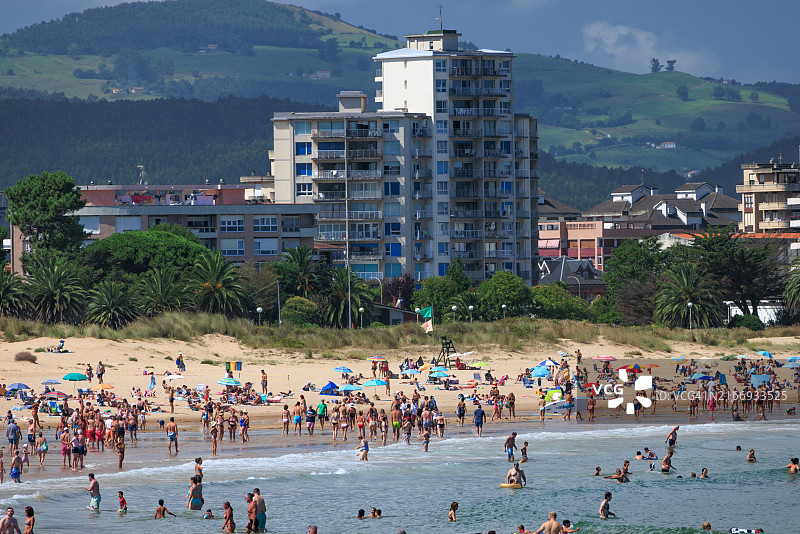 西班牙拉雷多的城市海滩景观图片素材