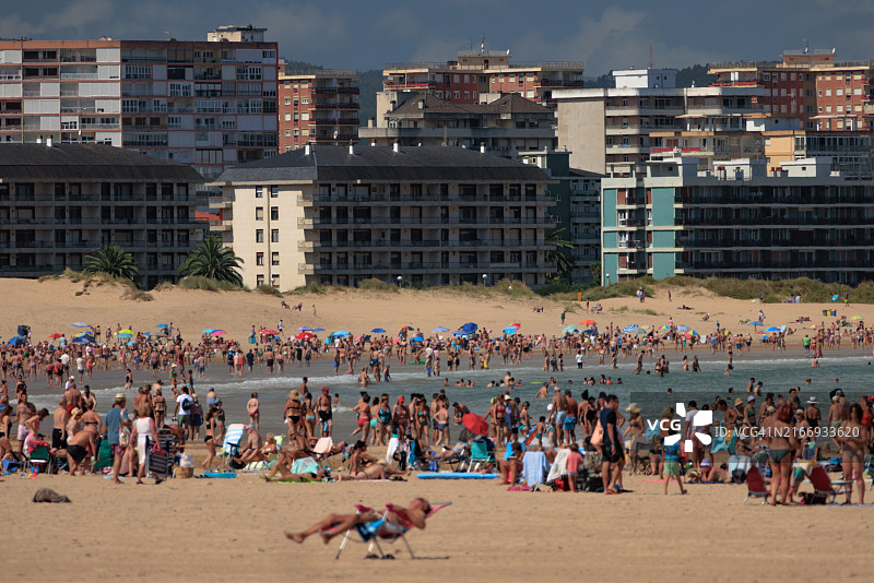 拉雷多坎塔布里亚的城市海滩氛围图片素材