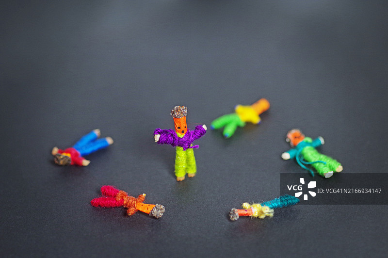 最后站立的人图片素材