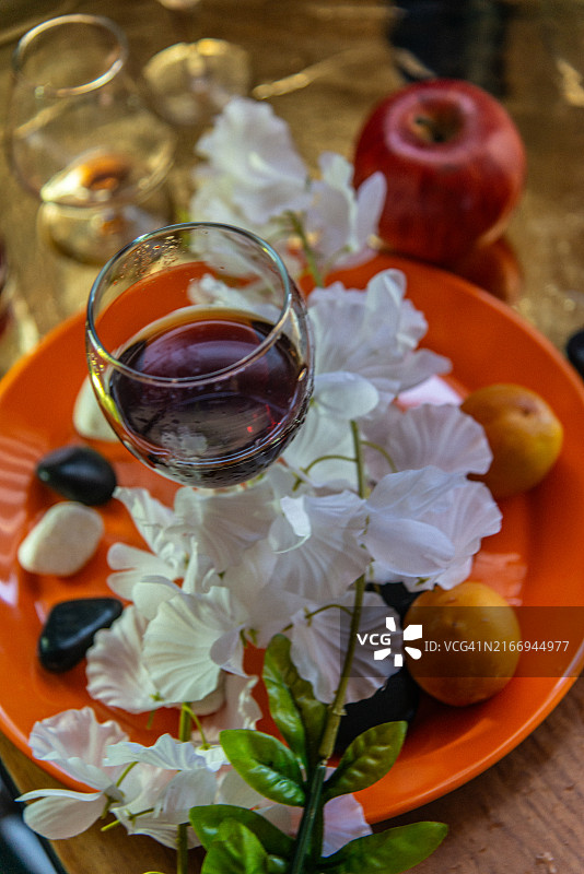 玻璃杯盘石头微缩模型照片图片素材