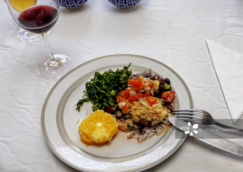 俯视视角：巴西黑豆饭图片素材