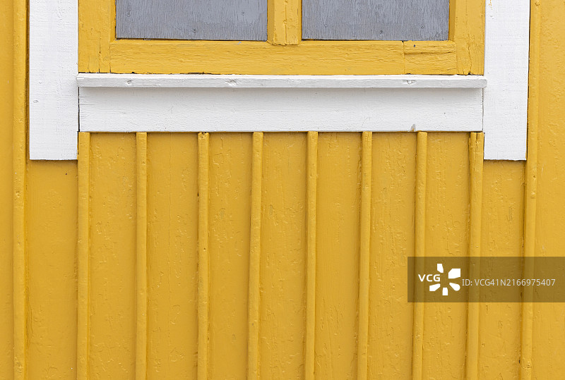 黄色油漆木屋特写图片素材