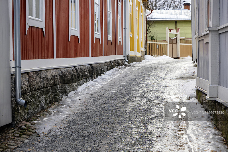 冬季结冰的砾石路图片素材