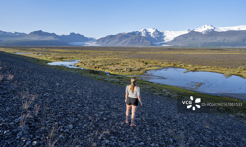 冰岛瓦特纳冰川国家公园的游客图片素材