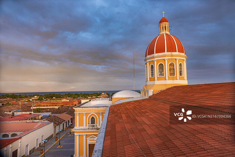 尼加拉瓜格拉纳达市日落美景图片素材