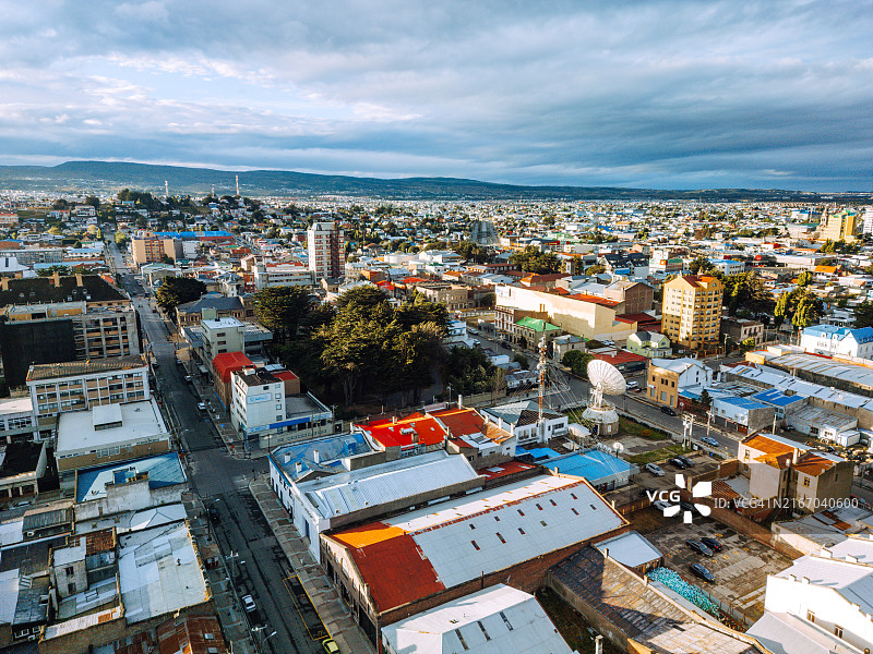 智利蓬塔阿雷纳斯和麦哲伦海峡鸟瞰图图片素材