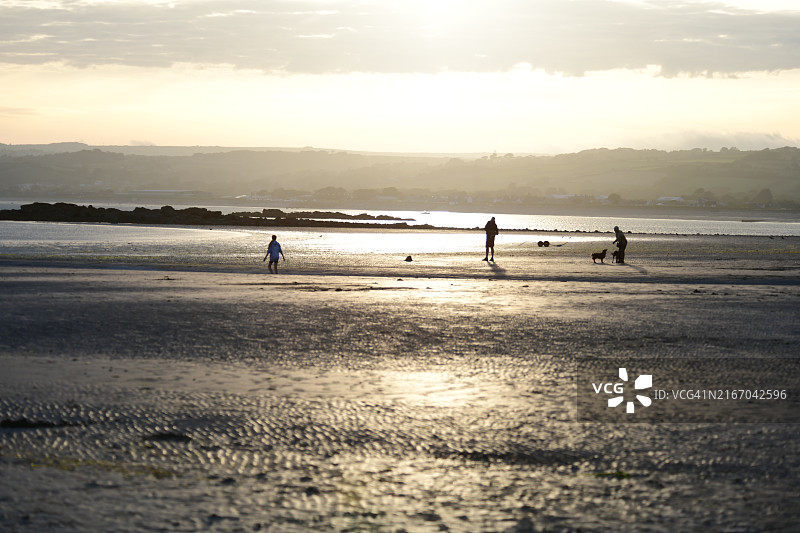 金色日落海景剪影图片素材