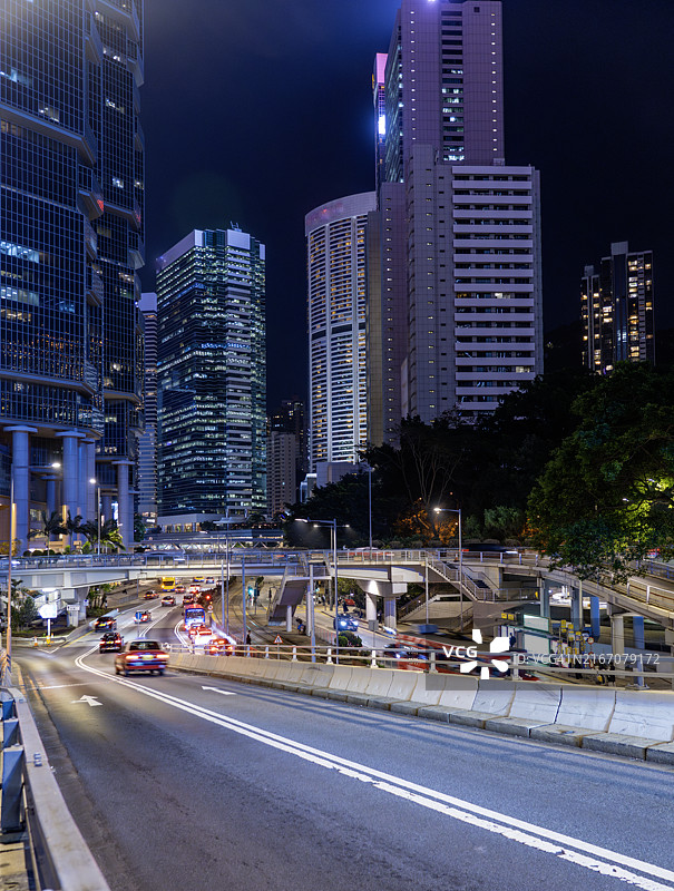 香港夜间商业摩天大楼图片素材