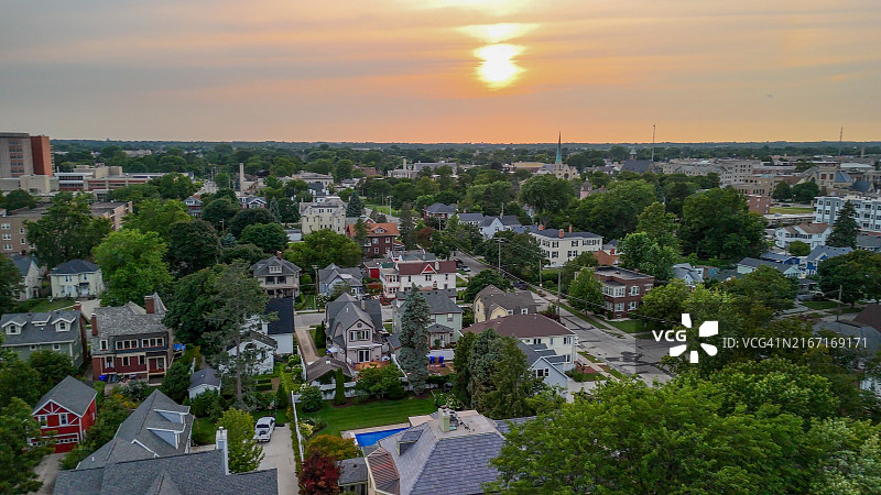 威斯康星州密歇根湖沿岸的基诺沙镇鸟瞰图图片素材