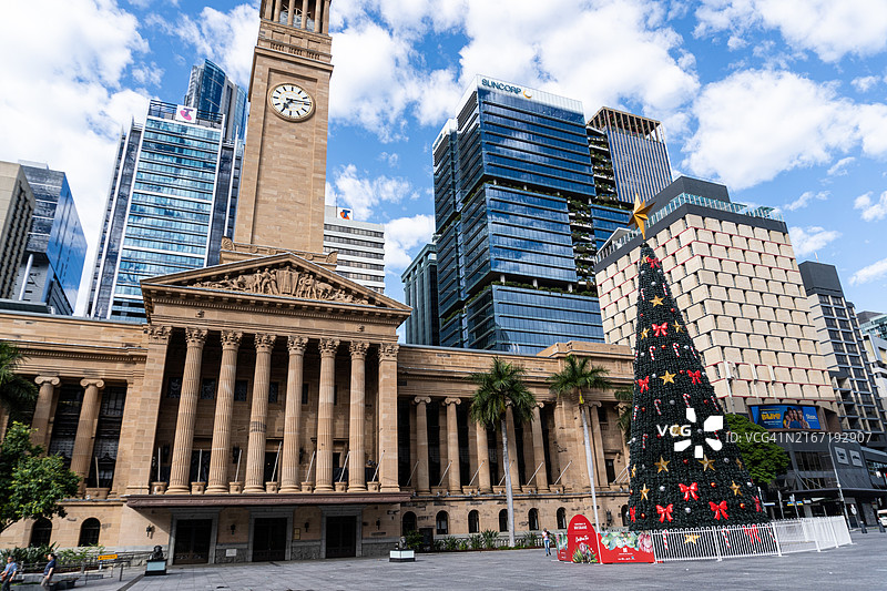 澳大利亚昆士兰州布里斯班市政厅前的圣诞树图片素材