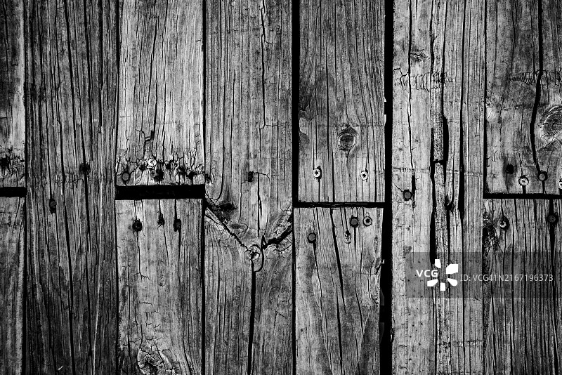 风化甲板木板的黑白照片图片素材