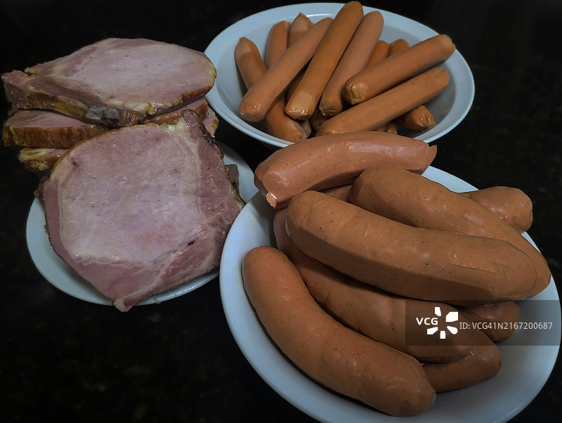 香肠和熏猪排图片素材