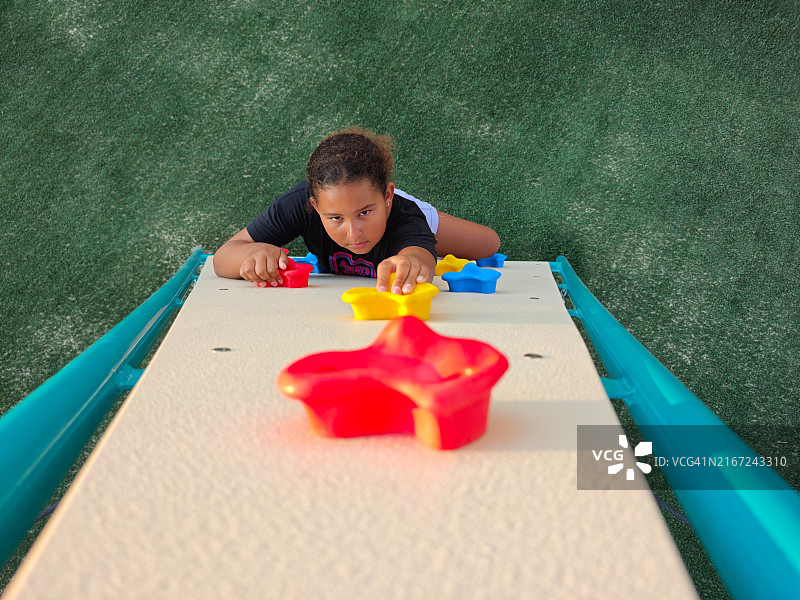 专注攀登图片素材