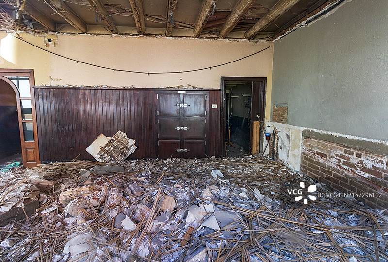 废弃的破败餐厅图片素材