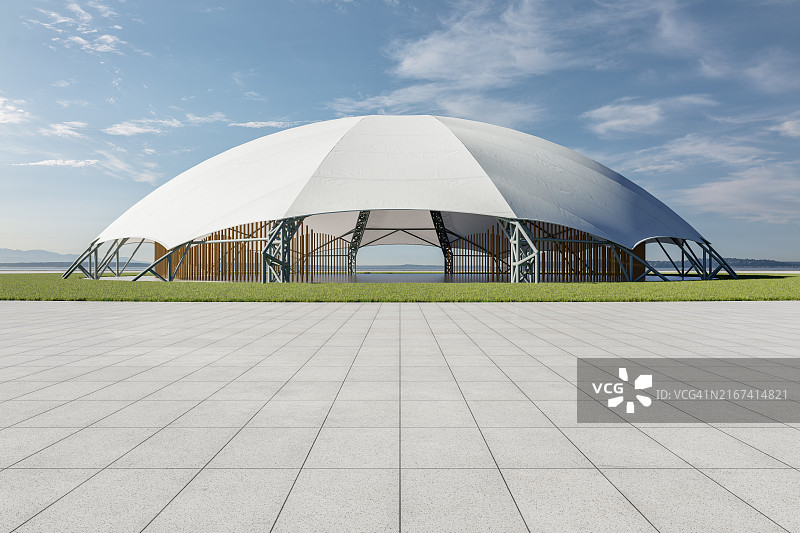 天空下郁郁葱葱的草坪上的活动帐篷图片素材