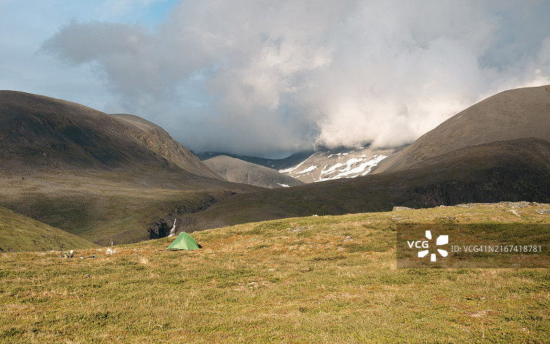 山对着天空的美景图片素材
