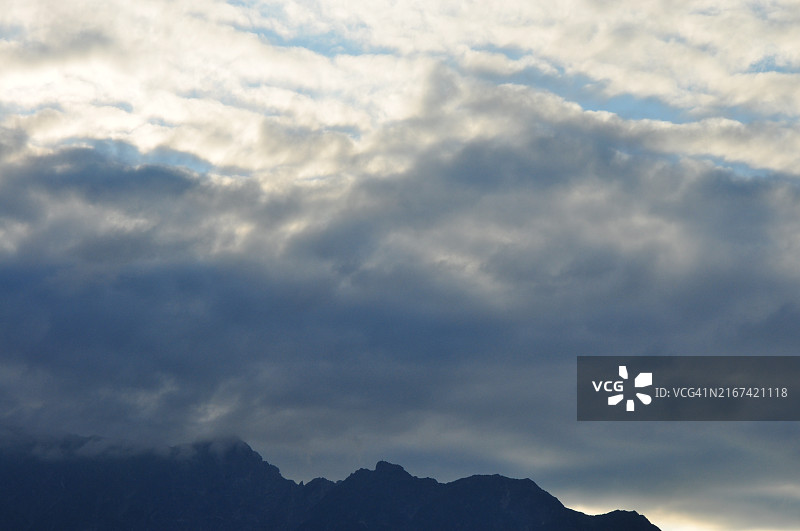 奥地利施伦斯阿尔卑斯山的日落图片素材