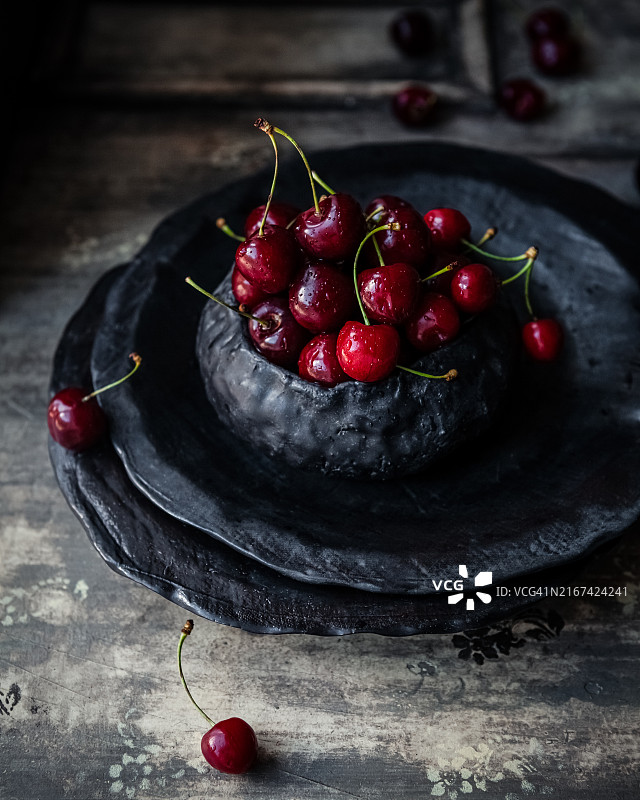 桌子上的樱桃特写图片素材