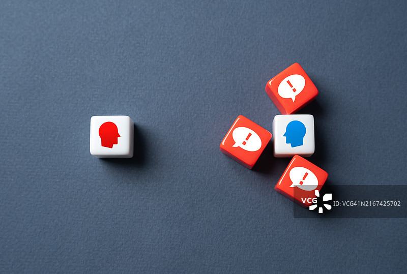 容忍批评和羞辱，冷静解决冲突的人图片素材