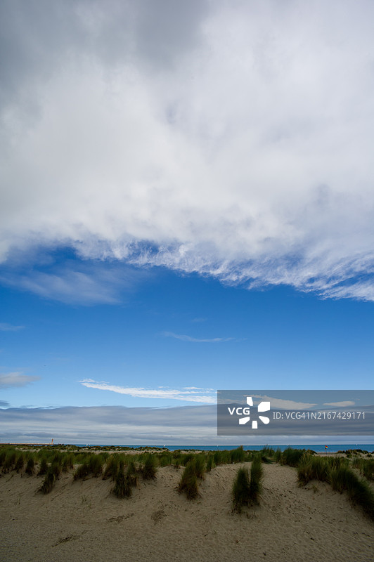 海滩对着天空的美景图片素材