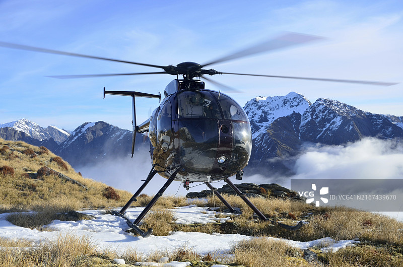 在西南地带南阿尔卑斯山等待猎人的直升机，新西兰，大洋洲图片素材